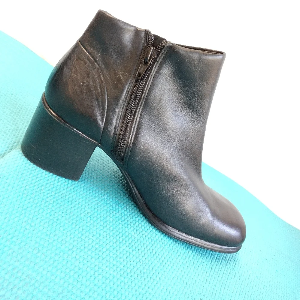 Vintage Thom McAn Women's Leather Ankle Boots Black 9.5W